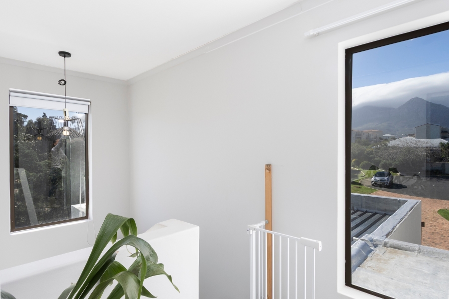 6 Bedroom Property for Sale in Sir Lowrys Pass Village Western Cape